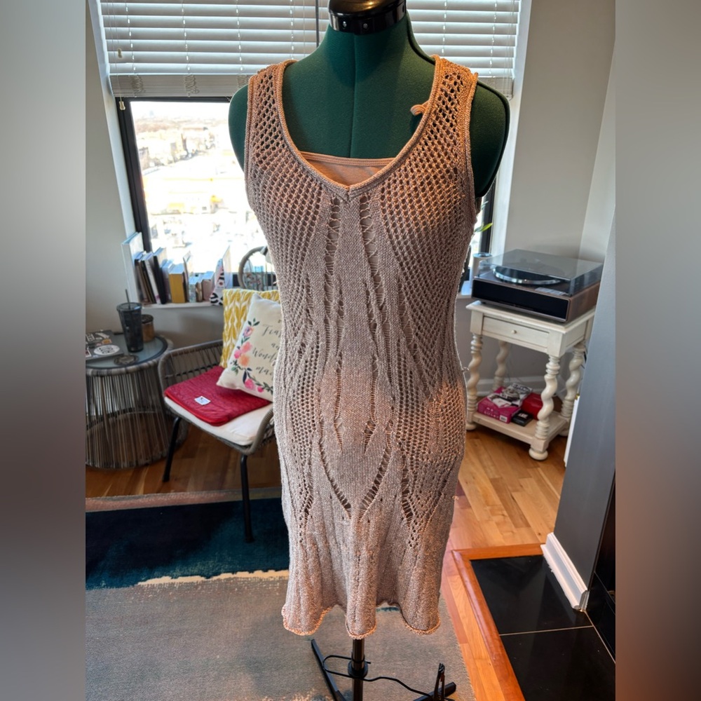Vera Wang simply Vera taupe open weave crochet dress with cotton lining GUC